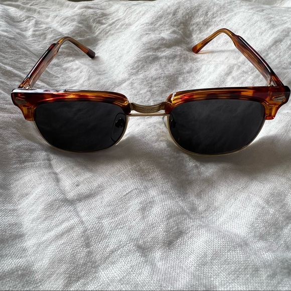 Vintage Tortoise Shell Sunglasses with Gold details - Picture 3 of 5